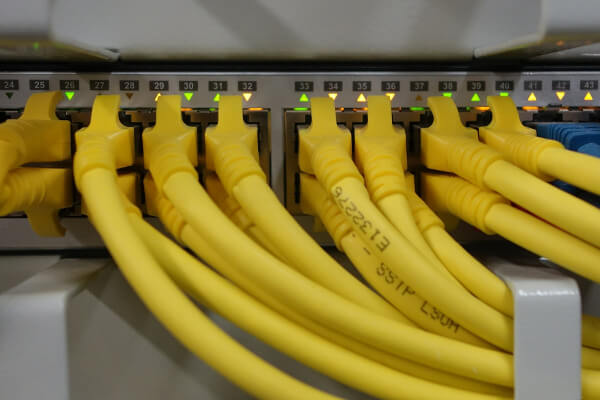 Netzwerkkabel verlegen: Zukunftssichere Investitionen in die Netzwerktechnik 