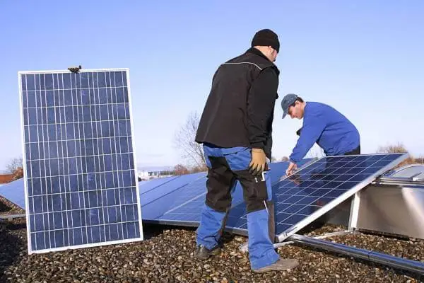 Für die meisten Dächer reicht eine einfache PV-Unterkonstruktion