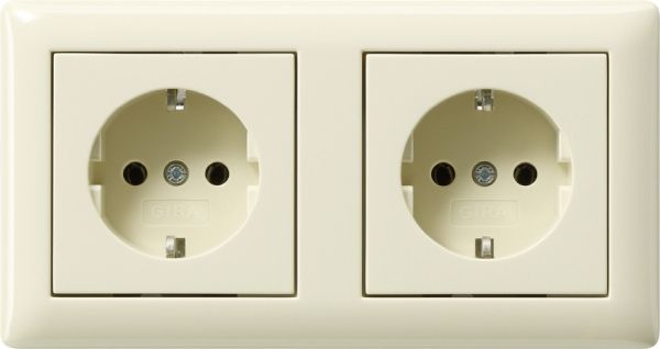 Gira 479301 SCHUKO-Steckd. 2f verdr. + Rahmen Standard 55 Cremeweiß