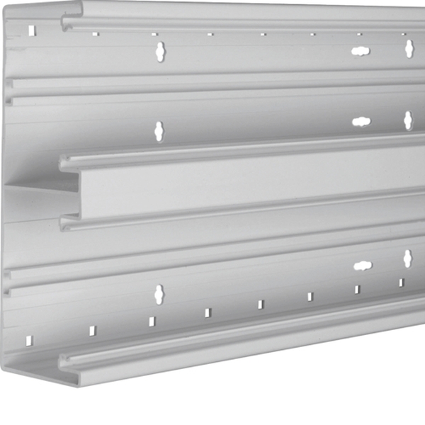 Hager BR652101D7035 Brüstungskanal-Unterteil PVC frontrastend BR 68x210mm Oberteil 2x80mm lichtgrau 2 Meter